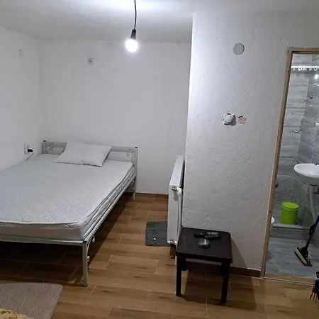 Lalinac Hostel Ni